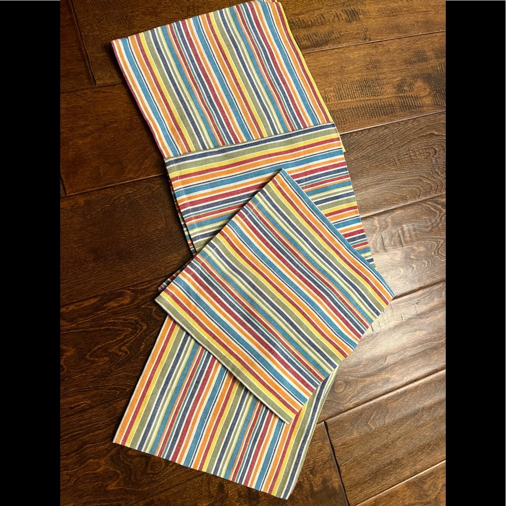 Set of (4) Napkins New
